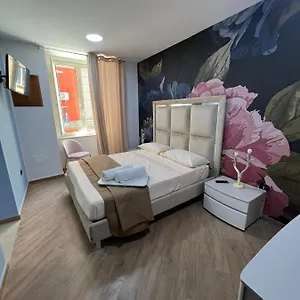 Bed & Breakfast In Piazzetta, Naples